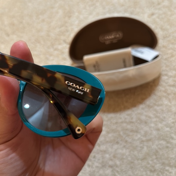 NWT Lindsay Coach Sunglasses in Turquoise and Turtle Shell - Picture 3 of 8